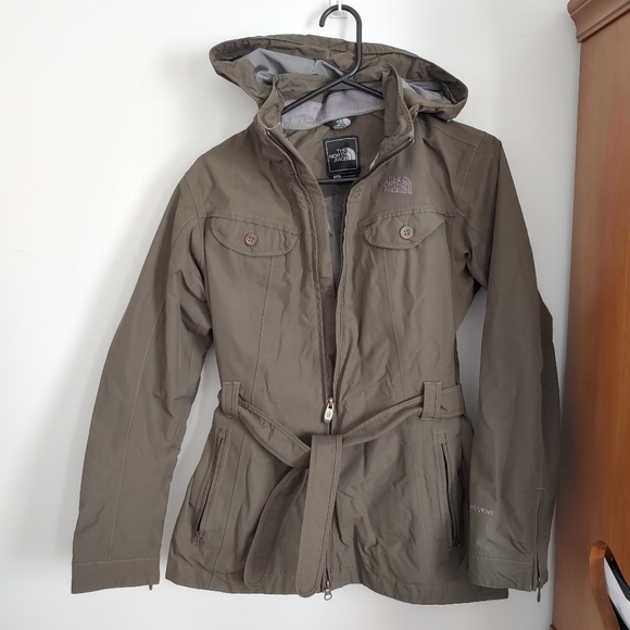 The North Face Jackets & Blazers - 🍁NWOT, The North Face, Green Spring coat size small / Manteau de printemps